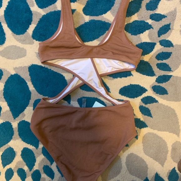 NWT CUPSHE size L, super sexy one-piece - Picture 2 of 3